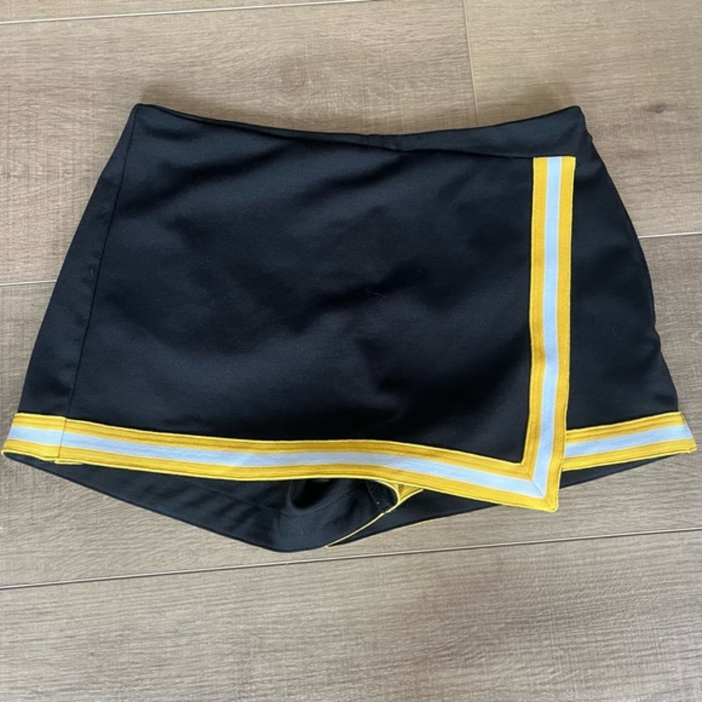 Urban Outfitters Black & Yellow Cheer Skort Size 6 Mini Skirt Side Zip School